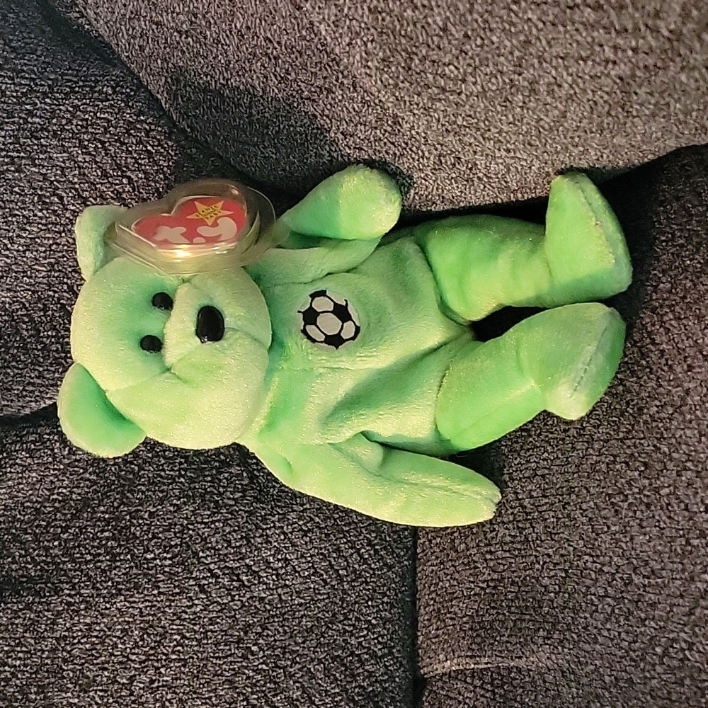 Ty beanie baby bear, Kicks